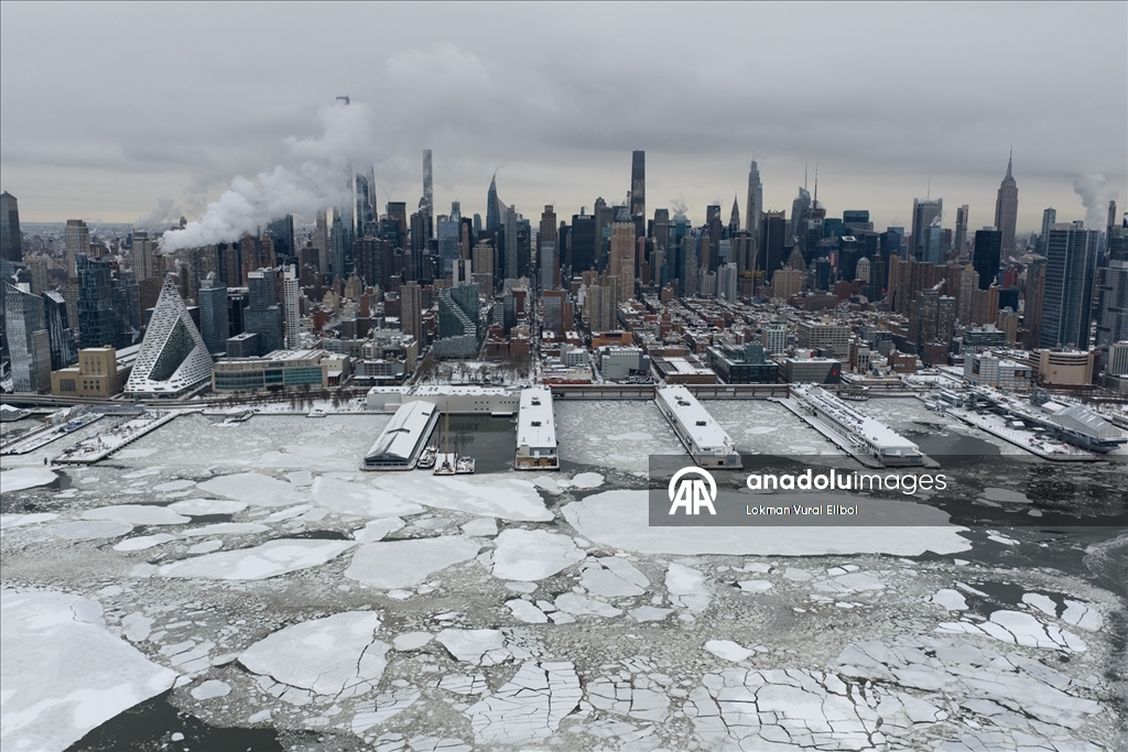 New York’ta dondurucu soğuklar Hudson Nehri’ni kısmen dondurdu 