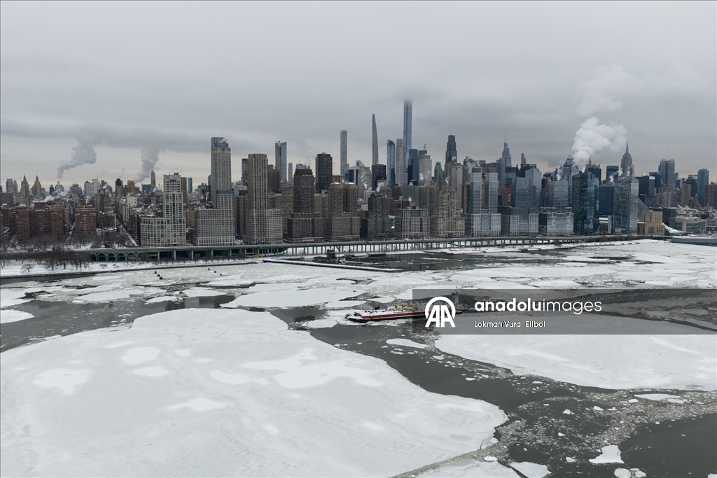 New York’ta dondurucu soğuklar Hudson Nehri’ni kısmen dondurdu 