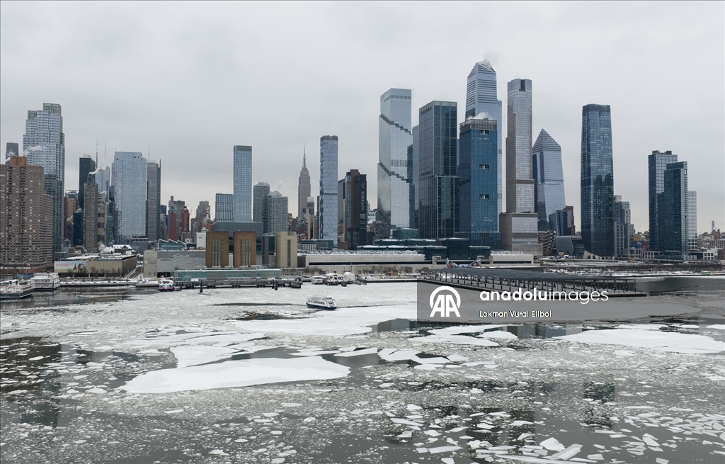 New York’ta dondurucu soğuklar Hudson Nehri’ni kısmen dondurdu 