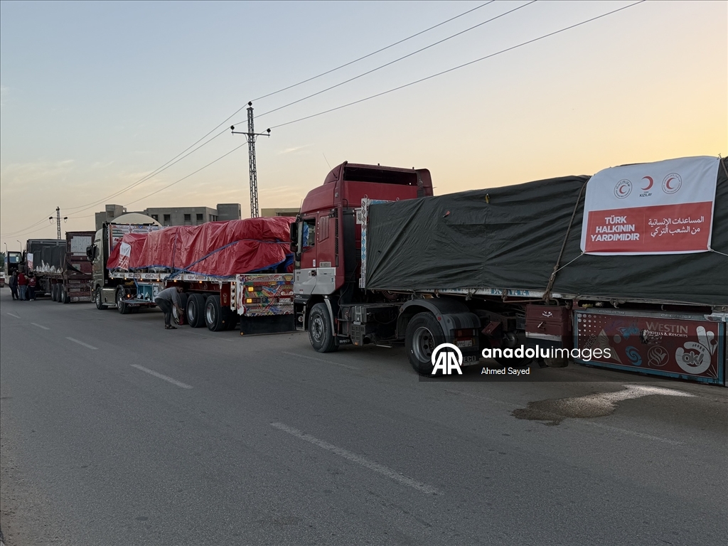 Gazze’ye 1400 tonluk insani yardım taşıyan Türk Kızılayının 20. "İyilik Gemisi", Refah Sınır Kapısı'na doğru yola çıktı