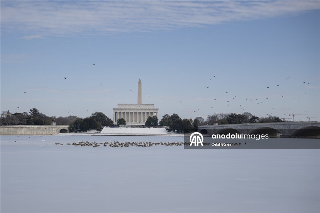 Washington'da şiddetli kar yağışı kenti beyaza bürüdü