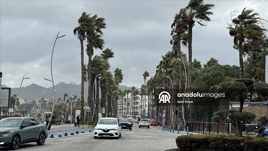 Muğla'da fırtınamsı rüzgar etkili oluyor