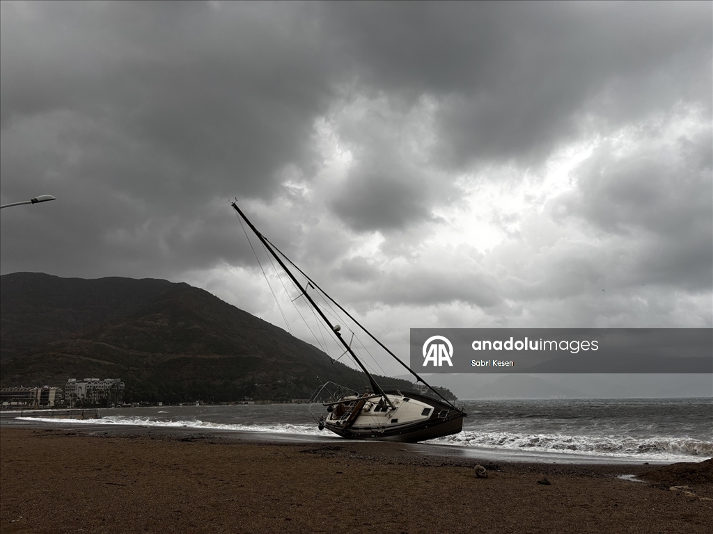 Muğla'da fırtınamsı rüzgar etkili oluyor