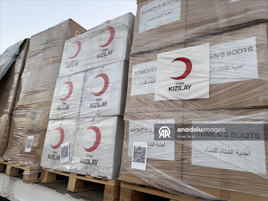 Gazze’ye 1400 tonluk insani yardım taşıyan Türk Kızılayının 20. "İyilik Gemisi", Refah Sınır Kapısı'na doğru yola çıktı