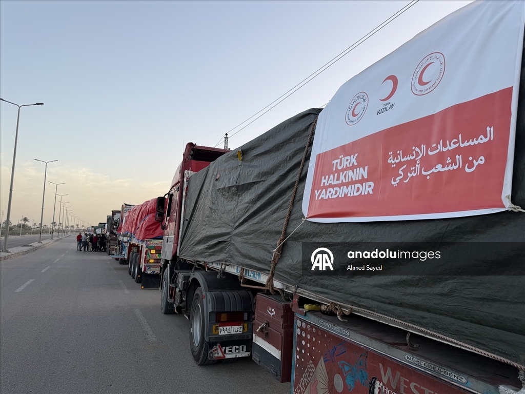 Gazze’ye 1400 tonluk insani yardım taşıyan Türk Kızılayının 20. "İyilik Gemisi", Refah Sınır Kapısı'na doğru yola çıktı