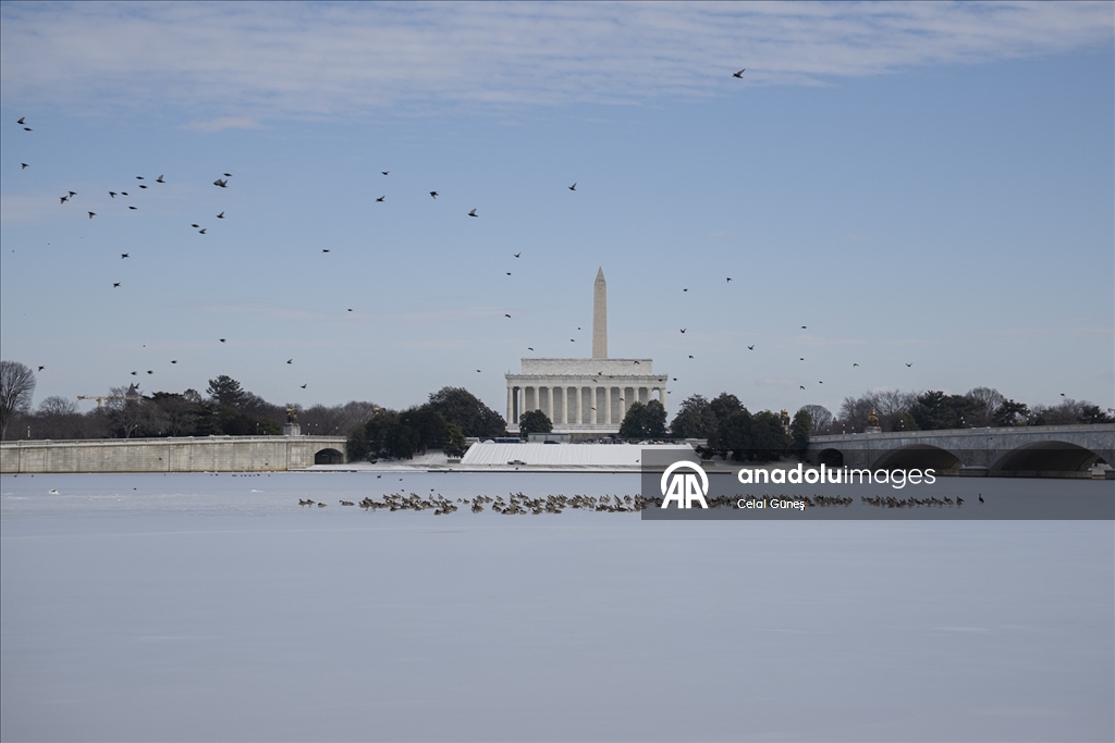 Washington'da şiddetli kar yağışı kenti beyaza bürüdü