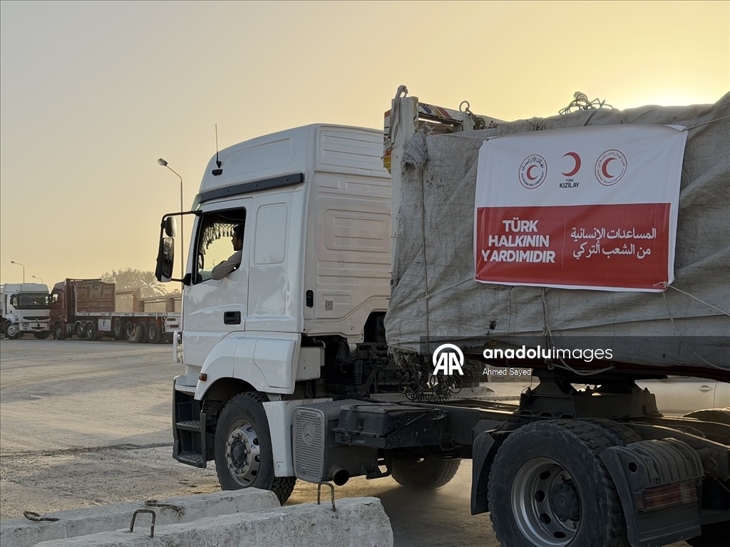 Gazze’ye 1400 tonluk insani yardım taşıyan Türk Kızılayının 20. "İyilik Gemisi", Refah Sınır Kapısı'na doğru yola çıktı