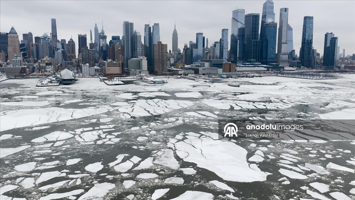 New York’ta dondurucu soğuklar Hudson Nehri’ni kısmen dondurdu 