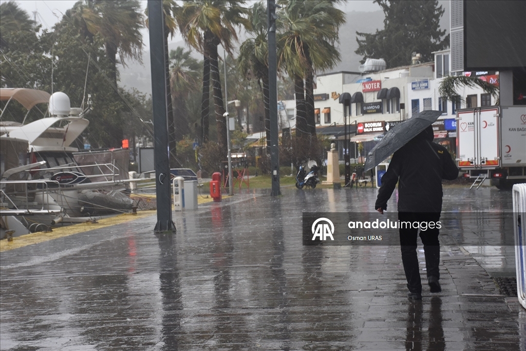 Muğla'da fırtınamsı rüzgar etkili oluyor