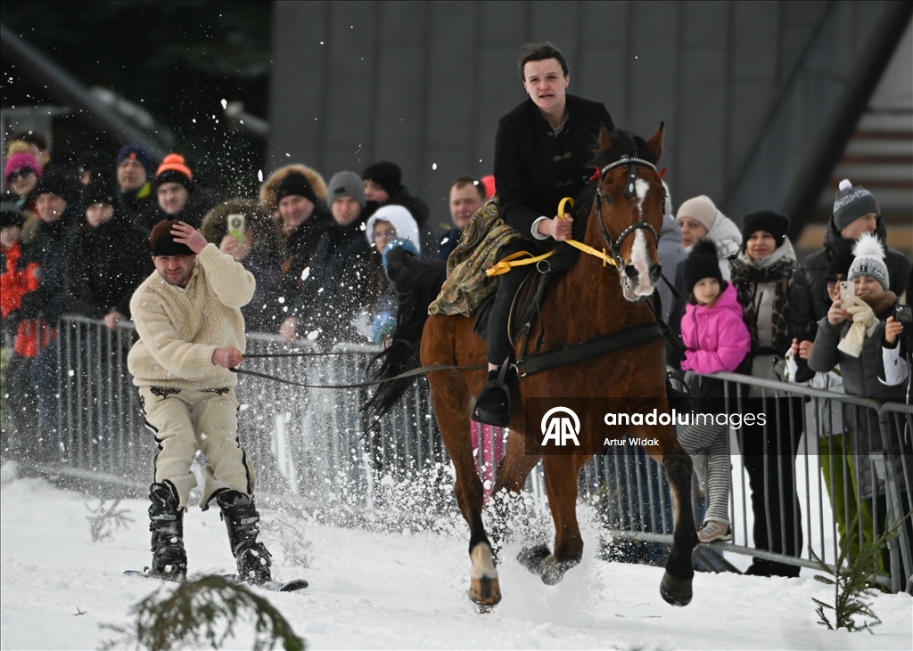 Traditional Kumoterki horse-drawn sleigh race in Zab