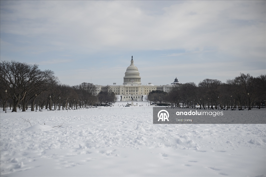 Washington'da şiddetli kar yağışı kenti beyaza bürüdü