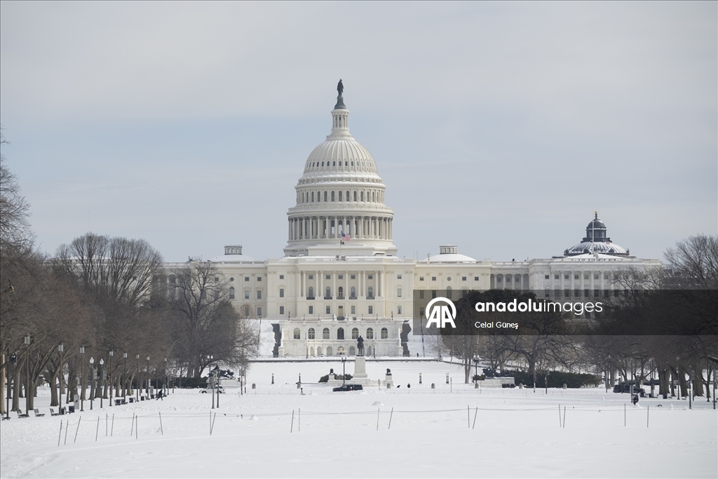Washington'da şiddetli kar yağışı kenti beyaza bürüdü