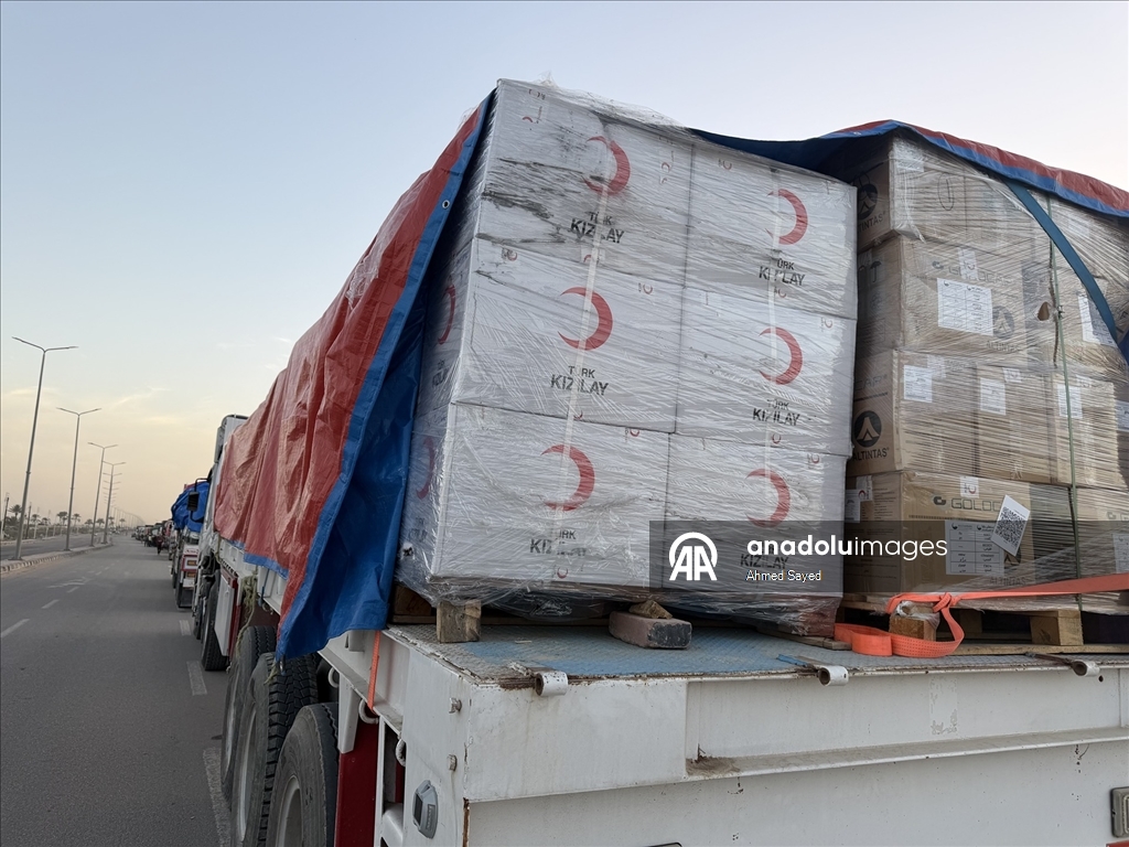 Gazze’ye 1400 tonluk insani yardım taşıyan Türk Kızılayının 20. "İyilik Gemisi", Refah Sınır Kapısı'na doğru yola çıktı