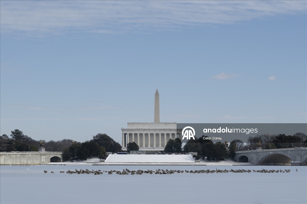 Washington'da şiddetli kar yağışı kenti beyaza bürüdü