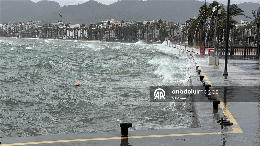 Muğla'da fırtınamsı rüzgar etkili oluyor