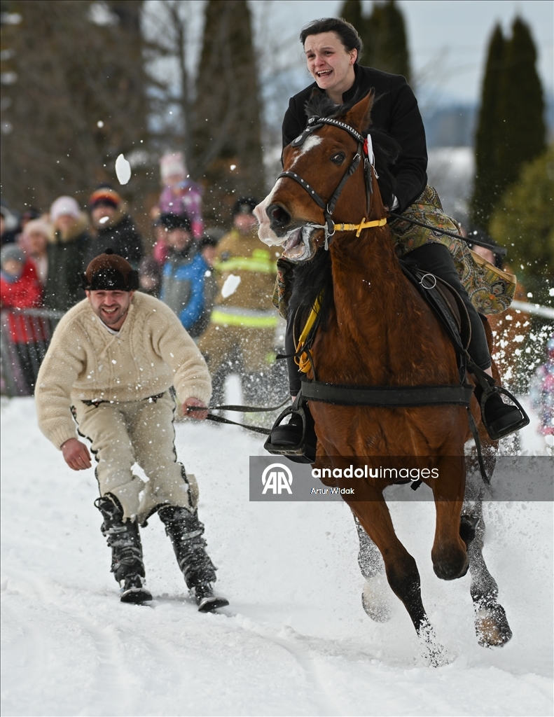Traditional Kumoterki horse-drawn sleigh race in Zab
