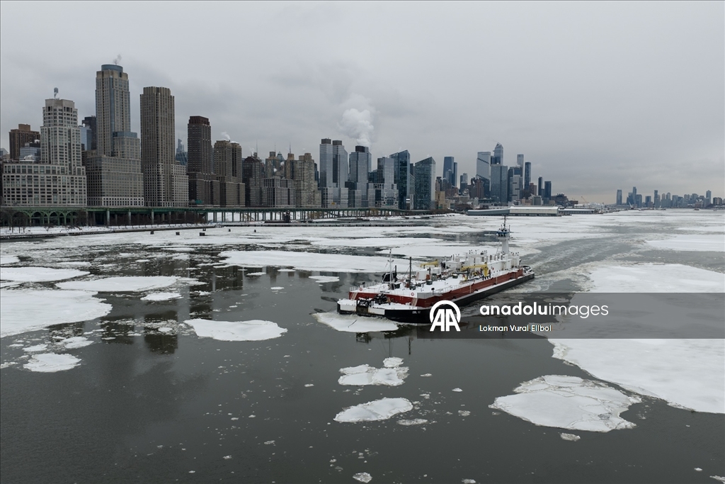 New York’ta dondurucu soğuklar Hudson Nehri’ni kısmen dondurdu 