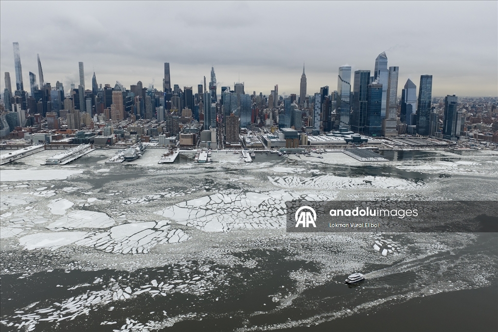 New York’ta dondurucu soğuklar Hudson Nehri’ni kısmen dondurdu 