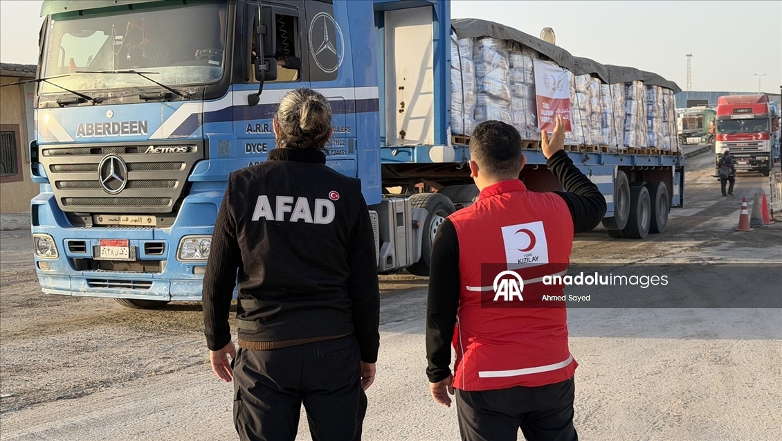 Gazze’ye 1400 tonluk insani yardım taşıyan Türk Kızılayının 20. "İyilik Gemisi", Refah Sınır Kapısı'na doğru yola çıktı
