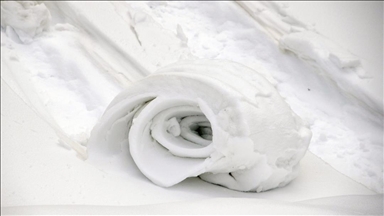 Doğada ender oluşan kar ruloları Ilgaz Dağı'nda görüntülendi