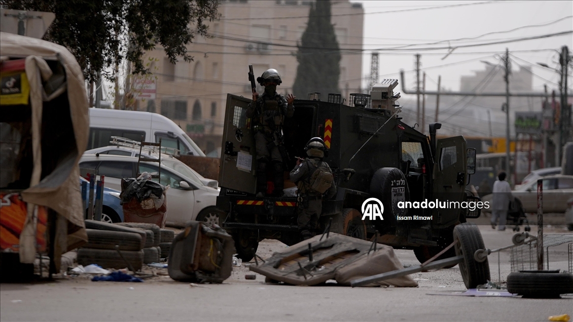 İsrail güçlerinin Kudüs’ün kuzeyindeki Kefr Akab’a düzenlediği baskınlar sürüyor