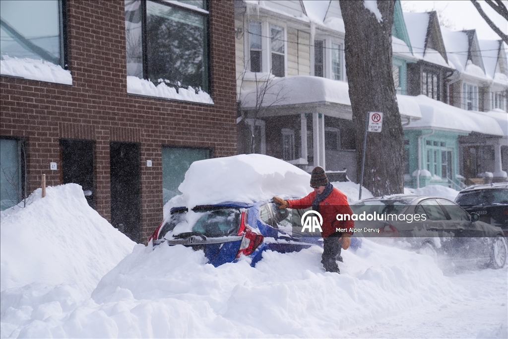 Toronto'da kar fırtınası etkili oldu