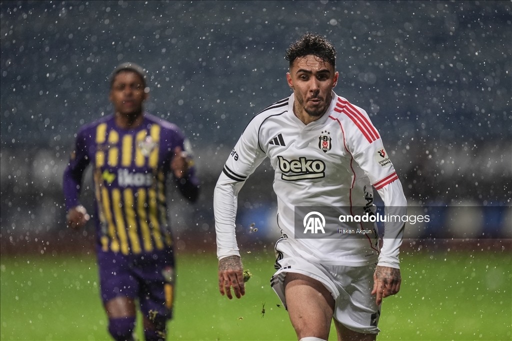 قدم.. التعادل الإيجابي يحسم لقاء أيوب سبور وبشيكطاش