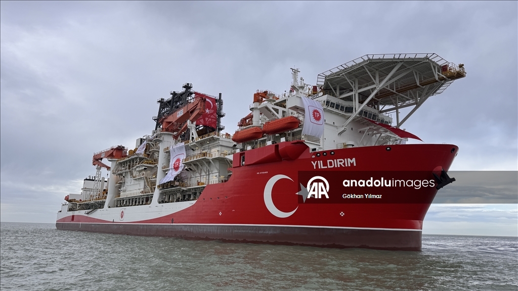 Ultra derin deniz sondaj gemisi "Yıldırım" Filyos Limanı'nda