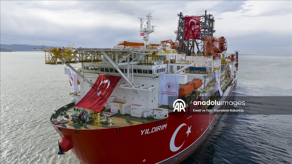 Ultra derin deniz sondaj gemisi "Yıldırım" Filyos Limanı'nda