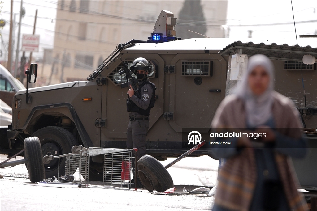 İsrail güçlerinin Kudüs’ün kuzeyindeki Kefr Akab’a düzenlediği baskınlar sürüyor
