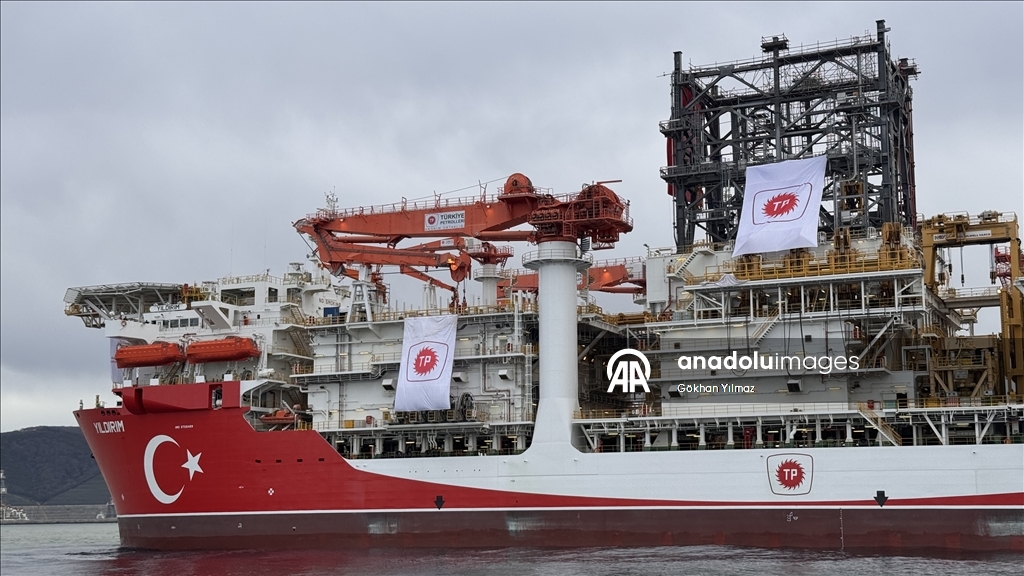 Ultra derin deniz sondaj gemisi "Yıldırım" Filyos Limanı'nda