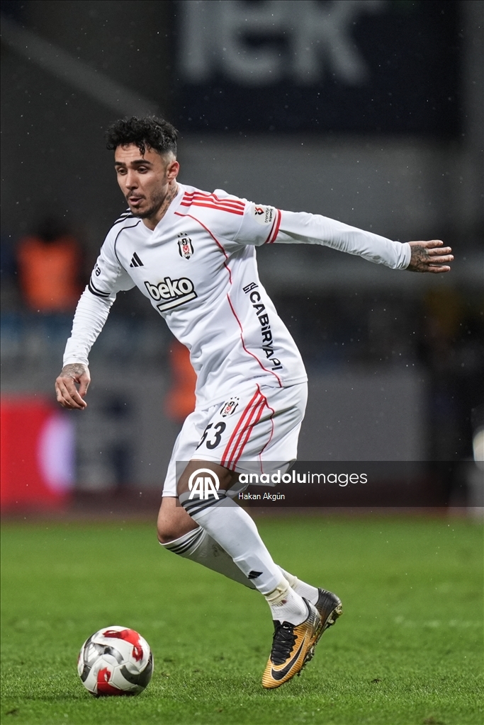 قدم.. التعادل الإيجابي يحسم لقاء أيوب سبور وبشيكطاش