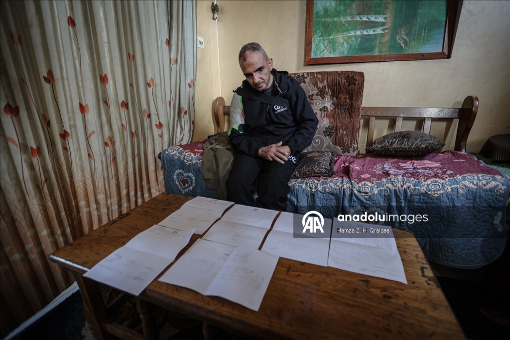 الفلسطيني أحمد.. مأساة فقد الابن وألوان الحياة بقصف إسرائيلي