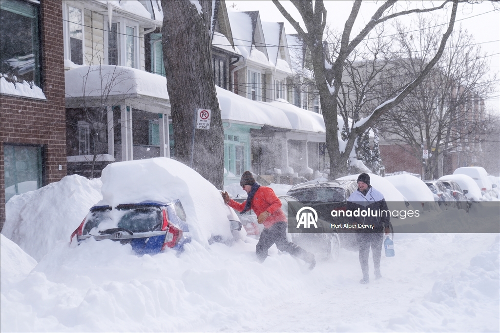 Toronto'da kar fırtınası etkili oldu
