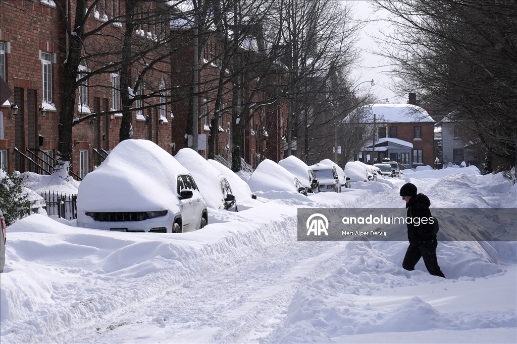 Toronto'da kar fırtınası etkili oldu
