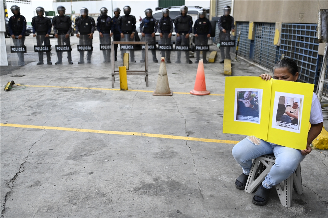 Родственники политзаключенных устроили протест в Каракасе