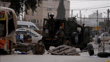 İsrail güçlerinin Kudüs’ün kuzeyindeki Kefr Akab’a düzenlediği baskınlar sürüyor