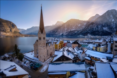 Зимние пейзажи Халльштатта у подножия Альп в Австрии