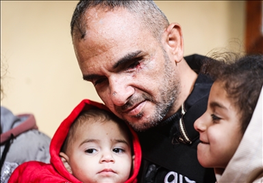 الفلسطيني أحمد.. مأساة فقد الابن وألوان الحياة بقصف إسرائيلي