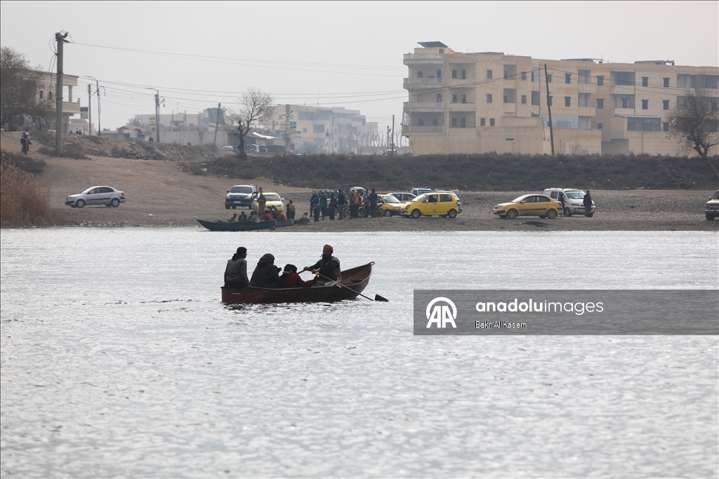 الرقة السورية.. الحكومة تبدأ أعمال ترميم الجسور على نهر الفرات