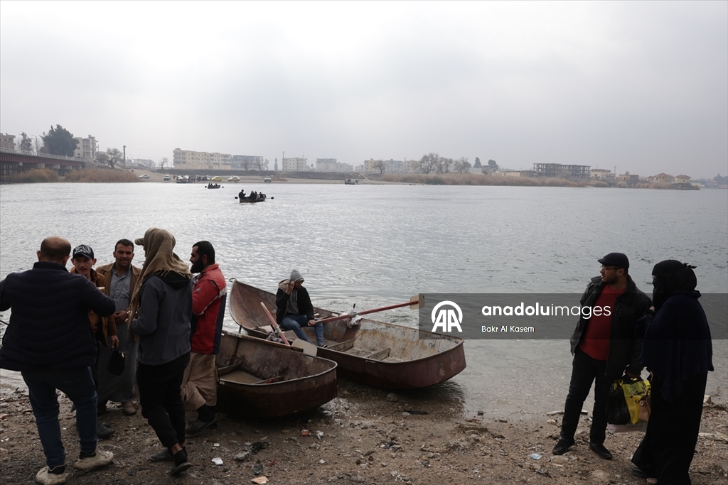 Suriye hükümeti, terör örgütü YPG'nin Rakka'da patlattığı köprüleri tadilata başladı