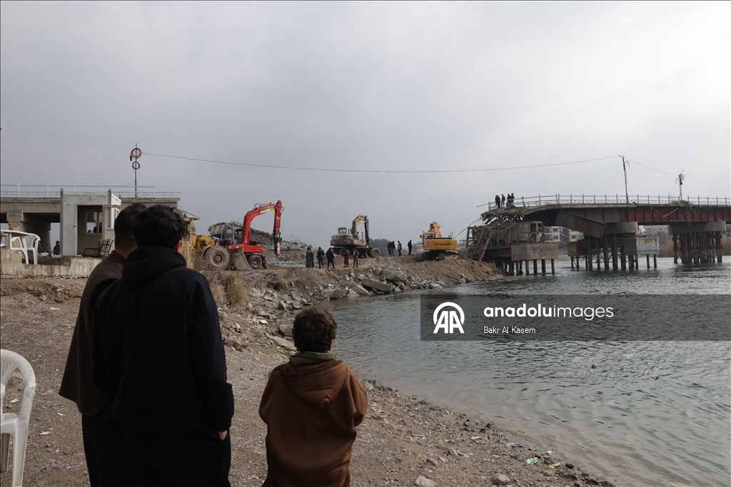 الرقة السورية.. الحكومة تبدأ أعمال ترميم الجسور على نهر الفرات