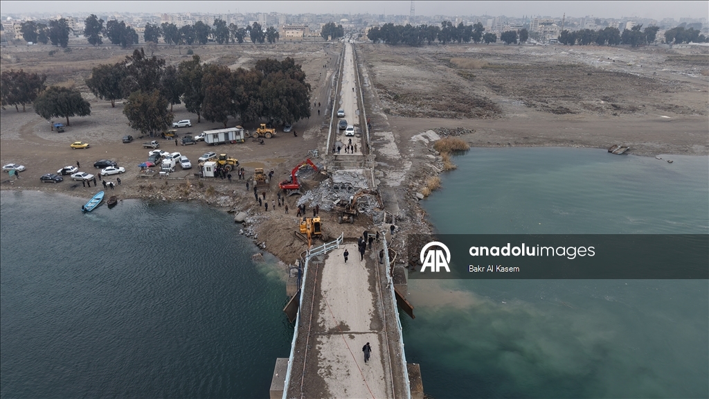 الرقة السورية.. الحكومة تبدأ أعمال ترميم الجسور على نهر الفرات