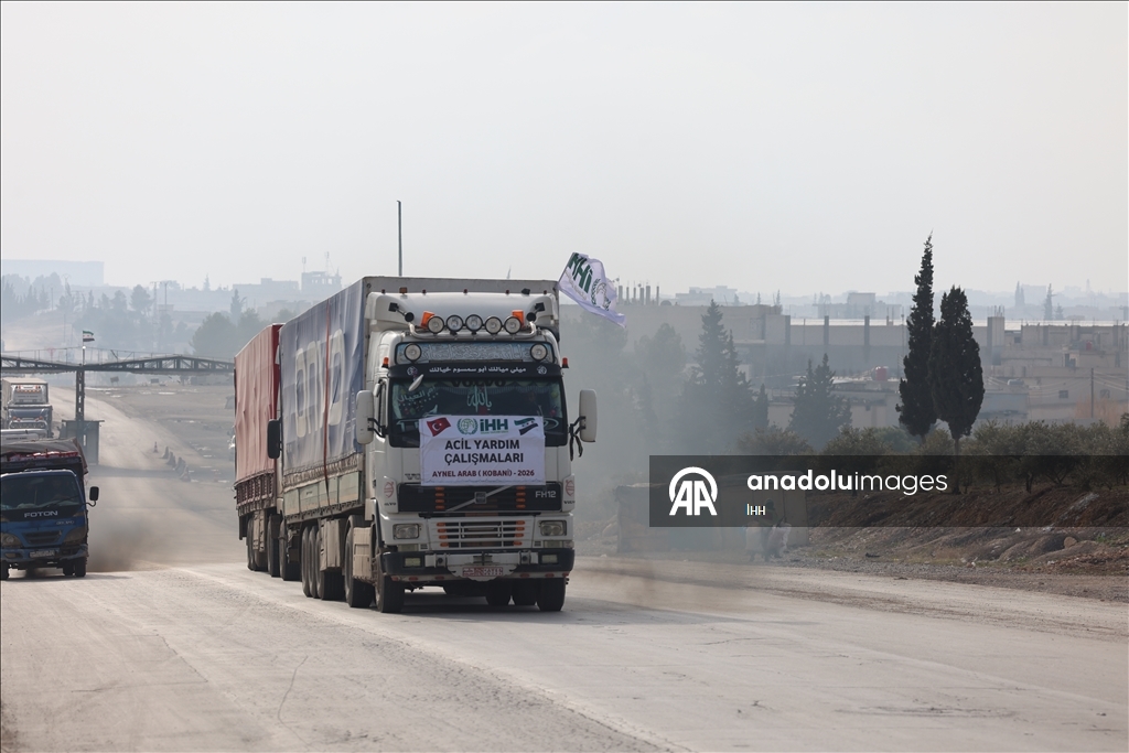 "الإغاثة التركية" تصل قرى عين العرب بالقوارب رغم حصار "قسد"