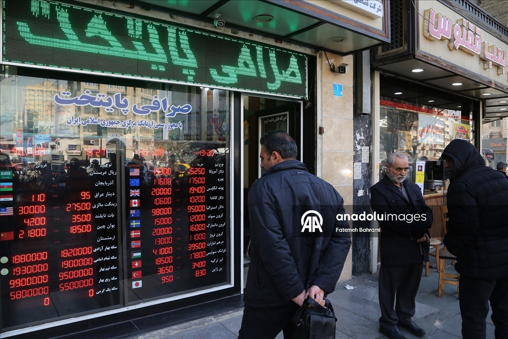 İran'da dolar ulusal para birimine karşı tarihin en yüksek seviyesine çıktı