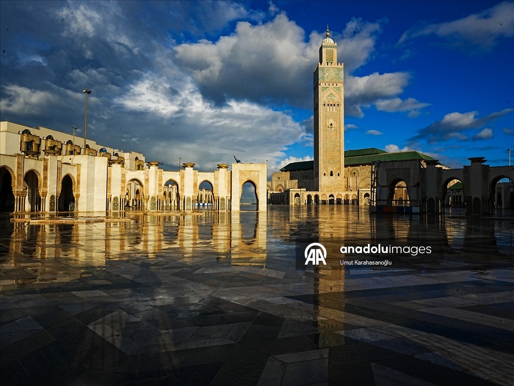 Atlas Okyanusu üzerine inşa edilen II. Hasan Cami