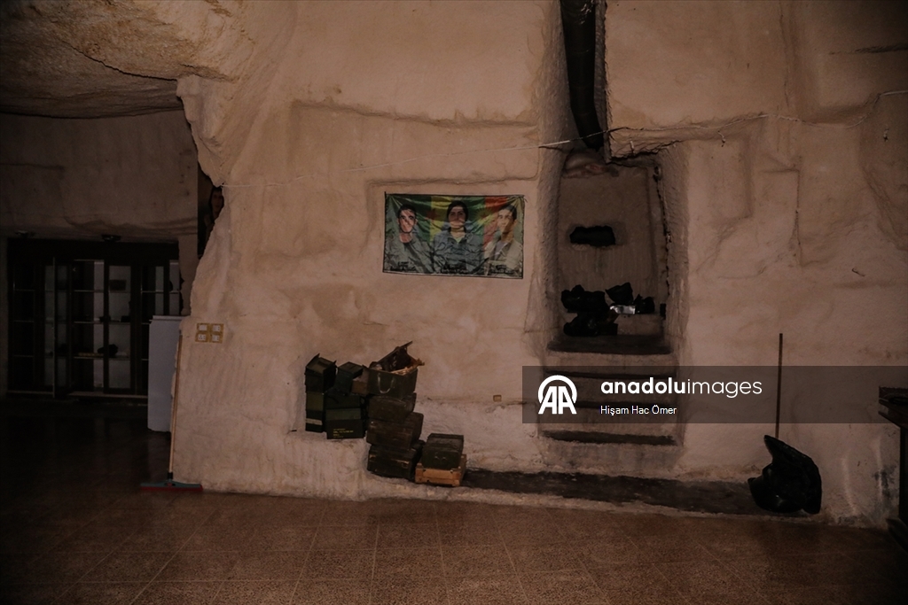 AA, terör örgütü YPG'nin Aynularab'a bağlı Sırrin beldesinde inşa ettiği "yer altı şehrini" görüntüledi