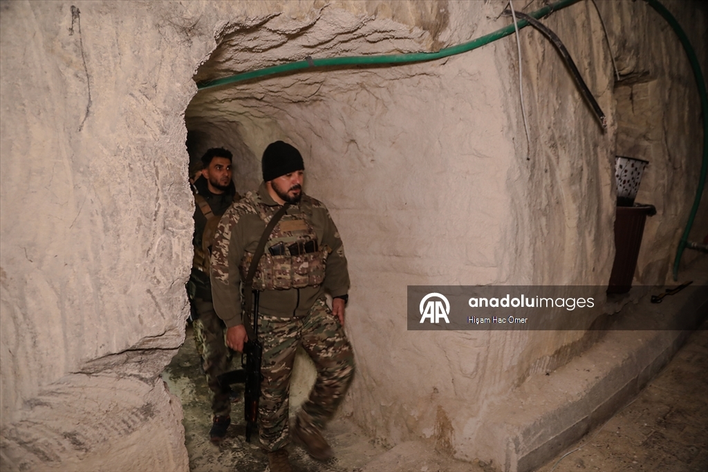 AA, terör örgütü YPG'nin Aynularab'a bağlı Sırrin beldesinde inşa ettiği "yer altı şehrini" görüntüledi