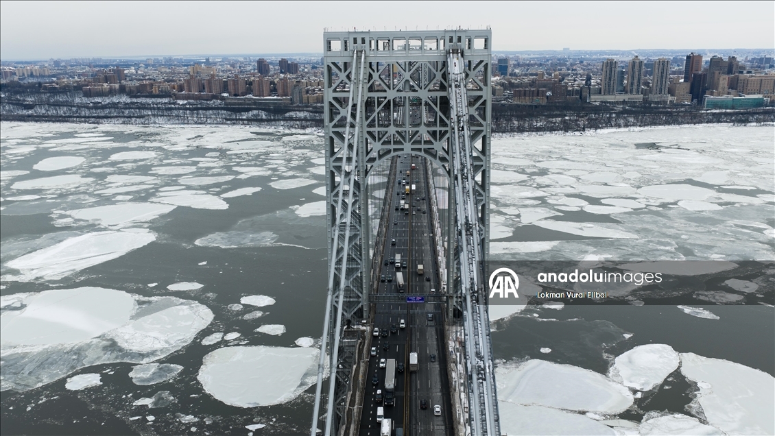 New York’ta dondurucu soğuklar Hudson Nehri’ni kısmen dondurdu