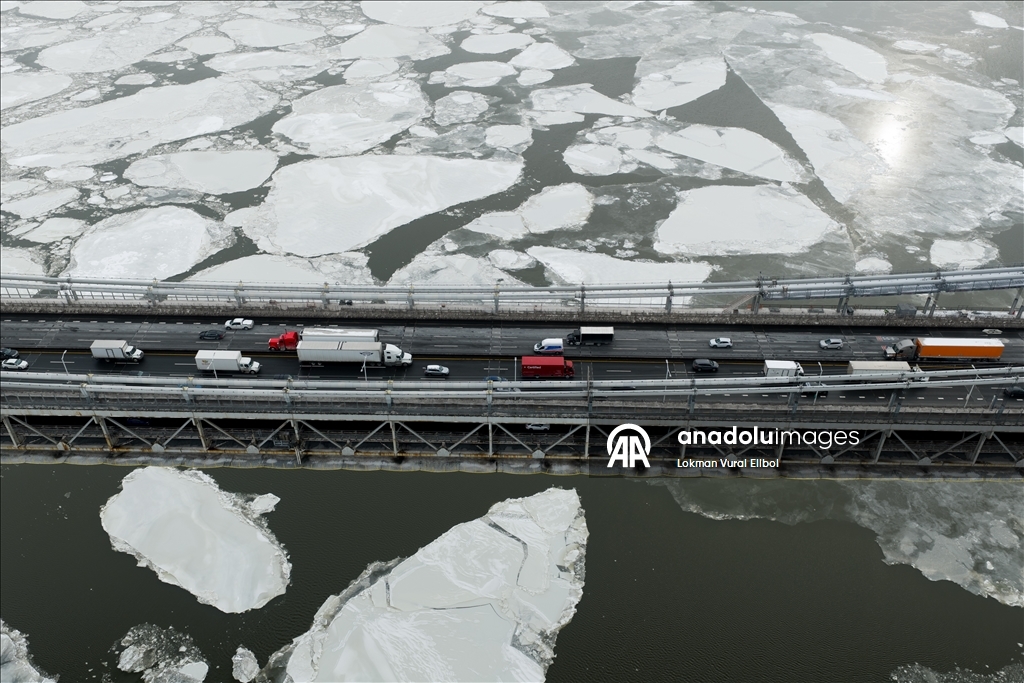 New York’ta dondurucu soğuklar Hudson Nehri’ni kısmen dondurdu 1